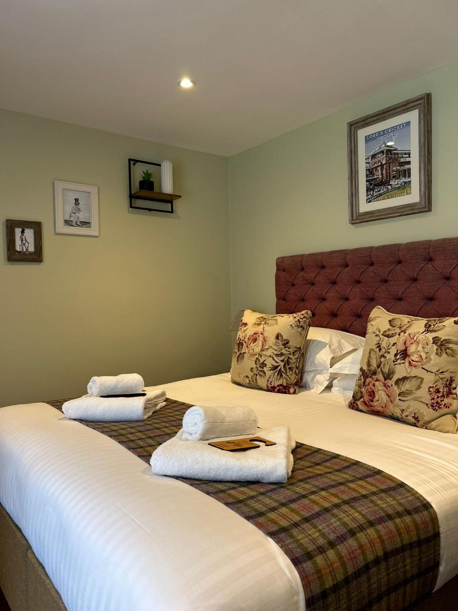 The Thomas Lord Hotel West Meon Kültér fotó