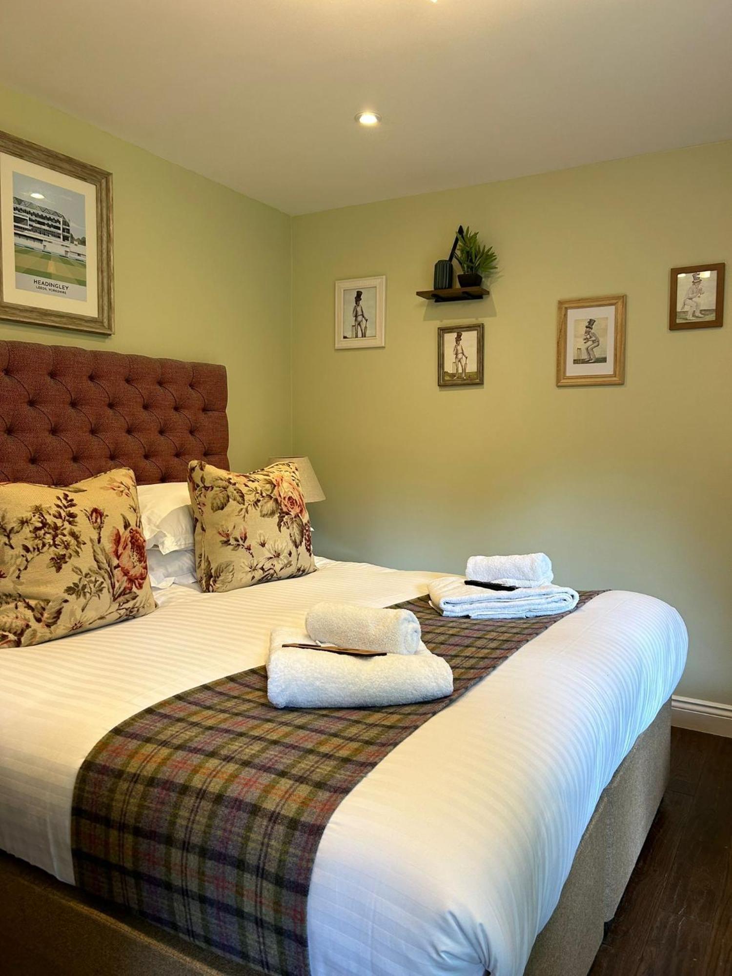 The Thomas Lord Hotel West Meon Kültér fotó