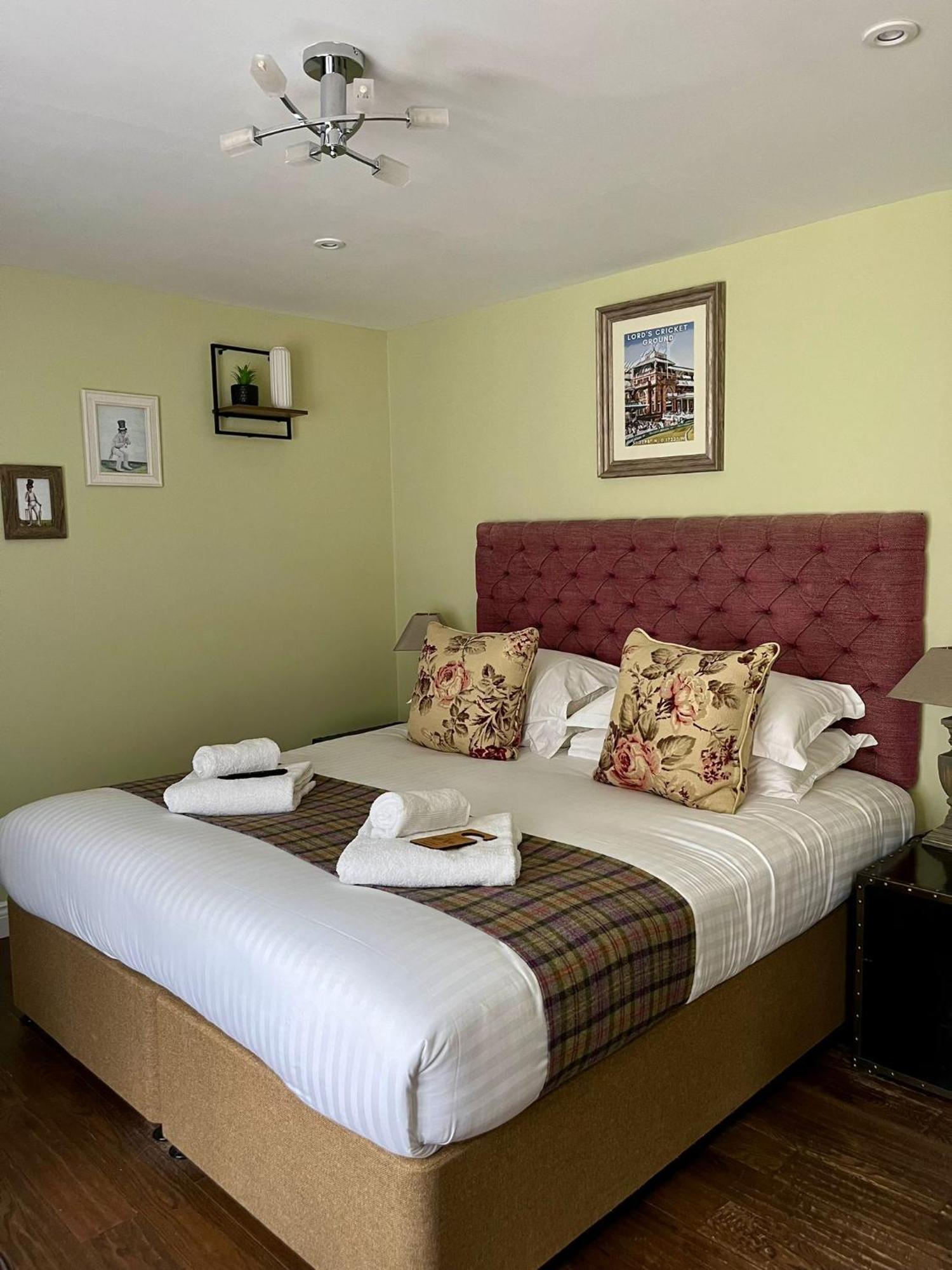 The Thomas Lord Hotel West Meon Kültér fotó