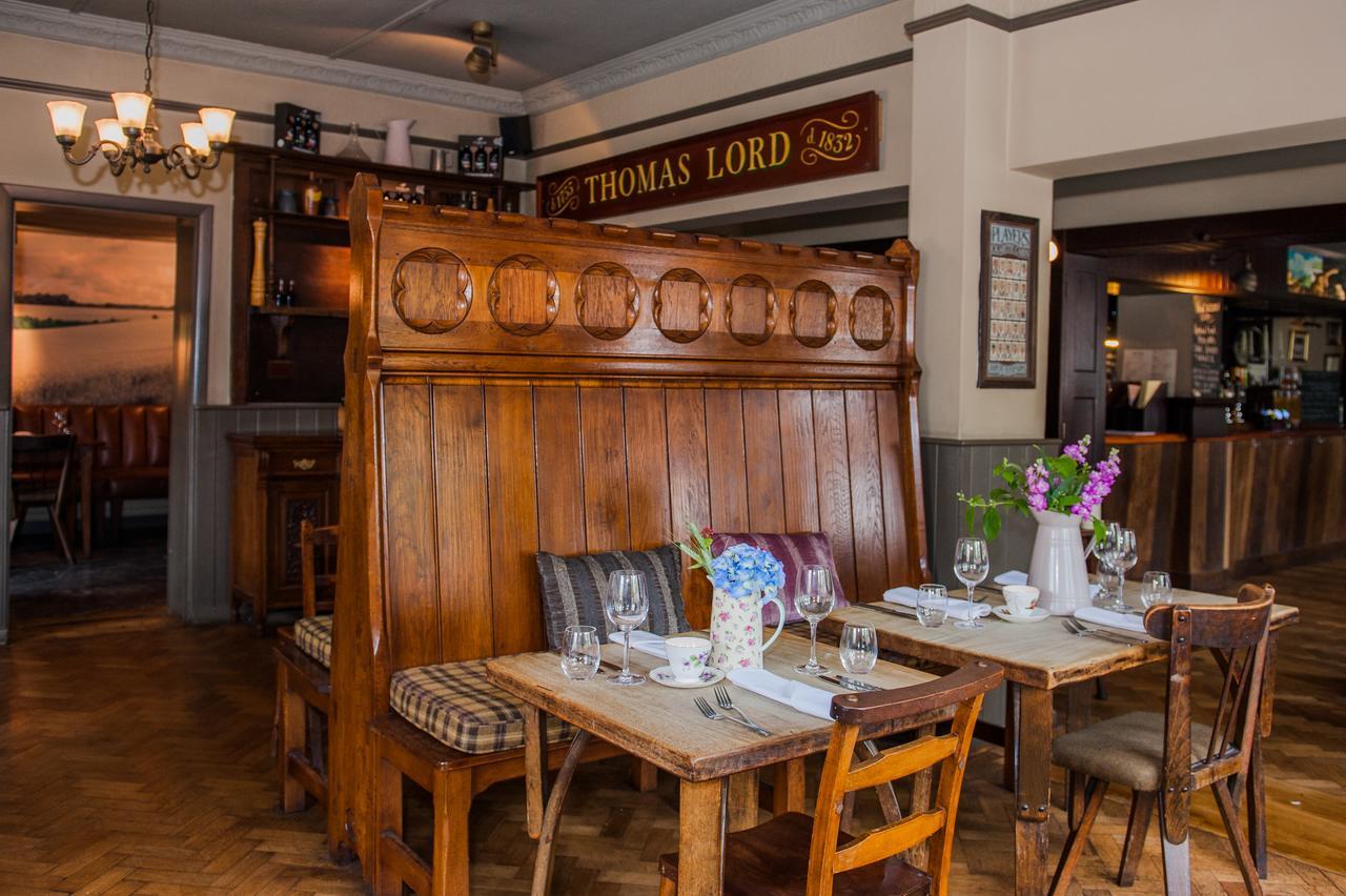 The Thomas Lord Hotel West Meon Kültér fotó